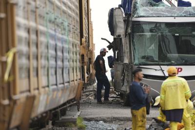 Workers' daily commute to Mexico City ends in tragedy in fatal train-bus collision