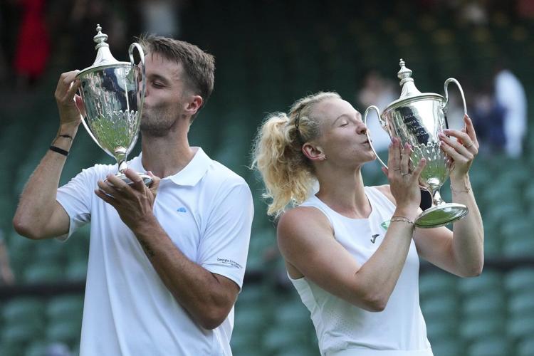 Katerina Siniakova and Sem Verbeek win Wimbledon mixed-doubles title