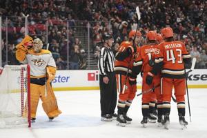 Killorn scores tiebreaking goal midway through 3rd period, Ducks beat Predators 2-1