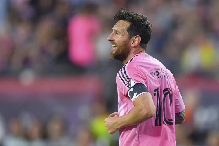 Lionel Messi has MLS-record 4th straight multi-goal game as Inter Miami beats New England 2-1