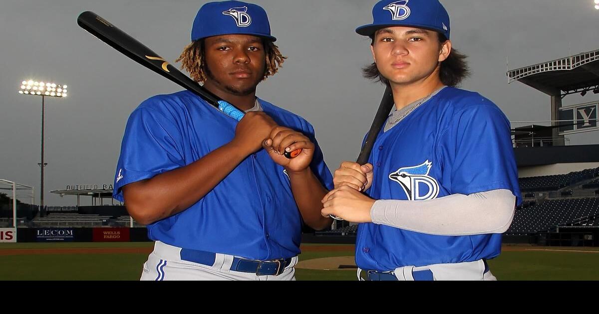 Guerrero, Bichette come out swinging in spring debut with Jays