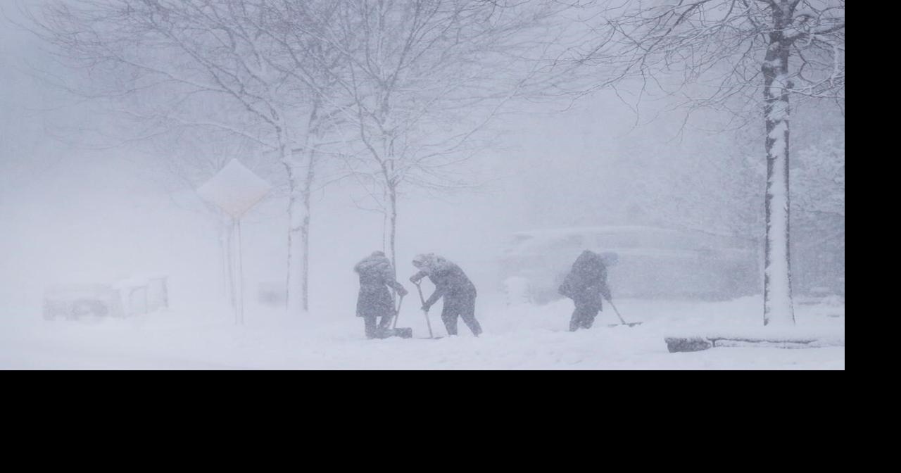 Winter storm descends over southern Ontario, snow and freezing rain in ...