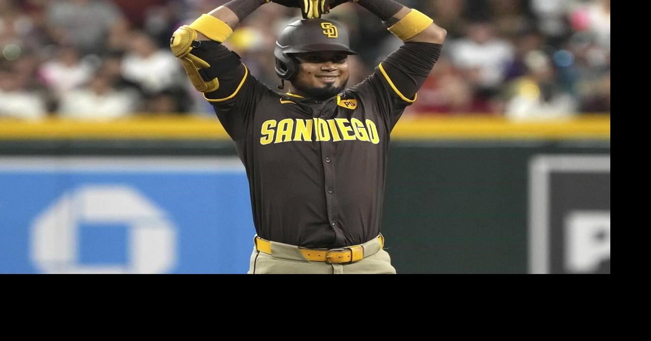 Padres secure home Wild Card Series with a 5-3 win over Diamondbacks, who slide in NL playoff race