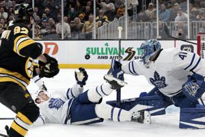 Maple Leafs vs. Bruins: Auston Matthews and Anthony Stolarz exit with injuries in road defeat