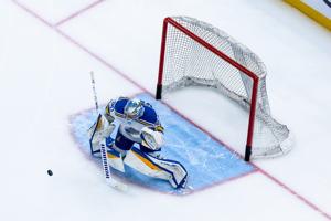 Hofer makes 21 saves to help Blues beat Washington 3-0