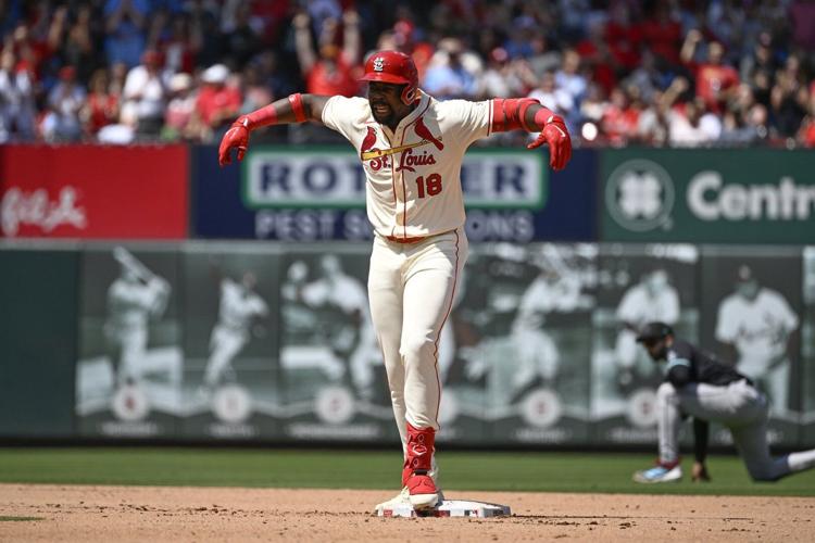 Walker’s clutch hits help Cardinals overcome fielding gaffes in 6-5 win over Arizona