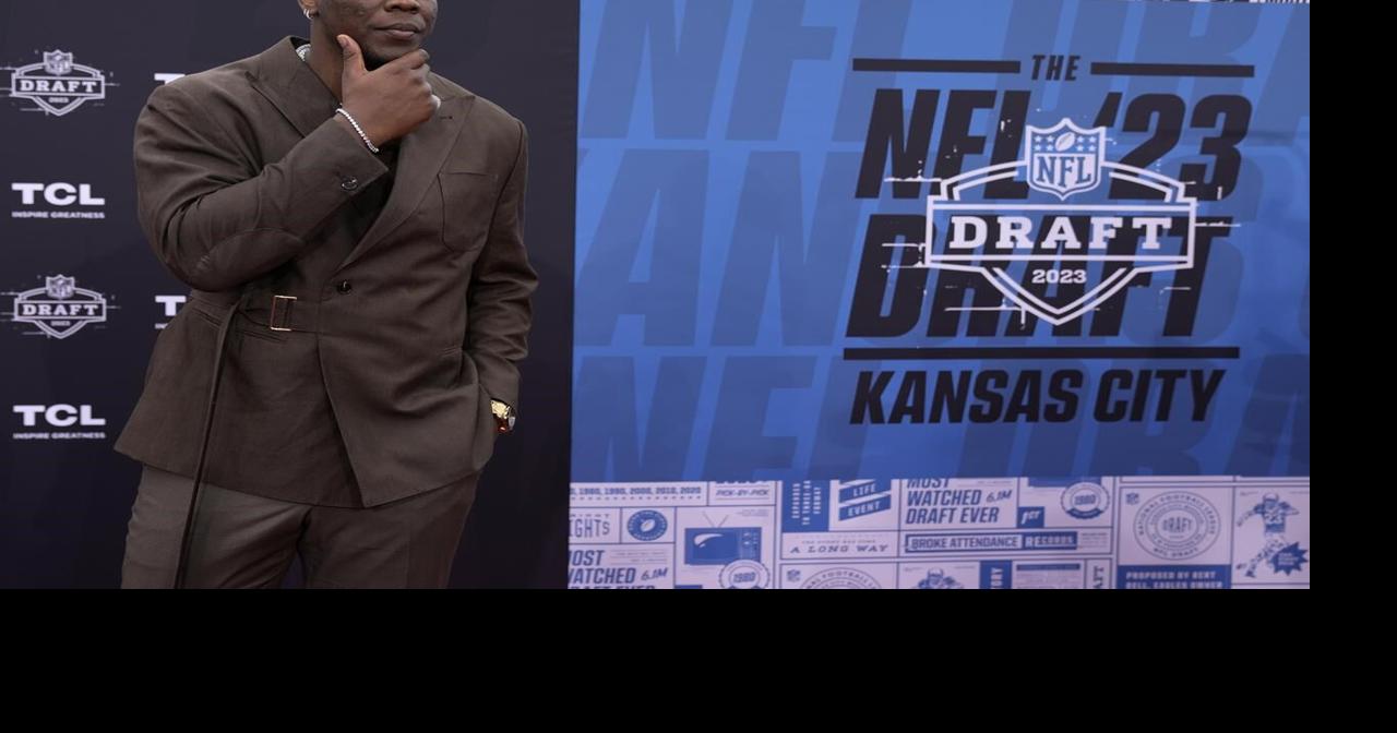 Patriots take edge rusher White, versatile Mapu in NFL draft