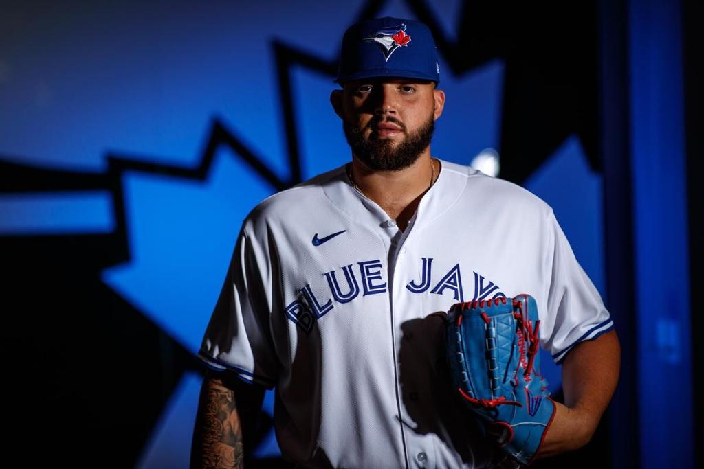 How tall is Alek Manoah? Blue Jays towering right-handed ace's true height