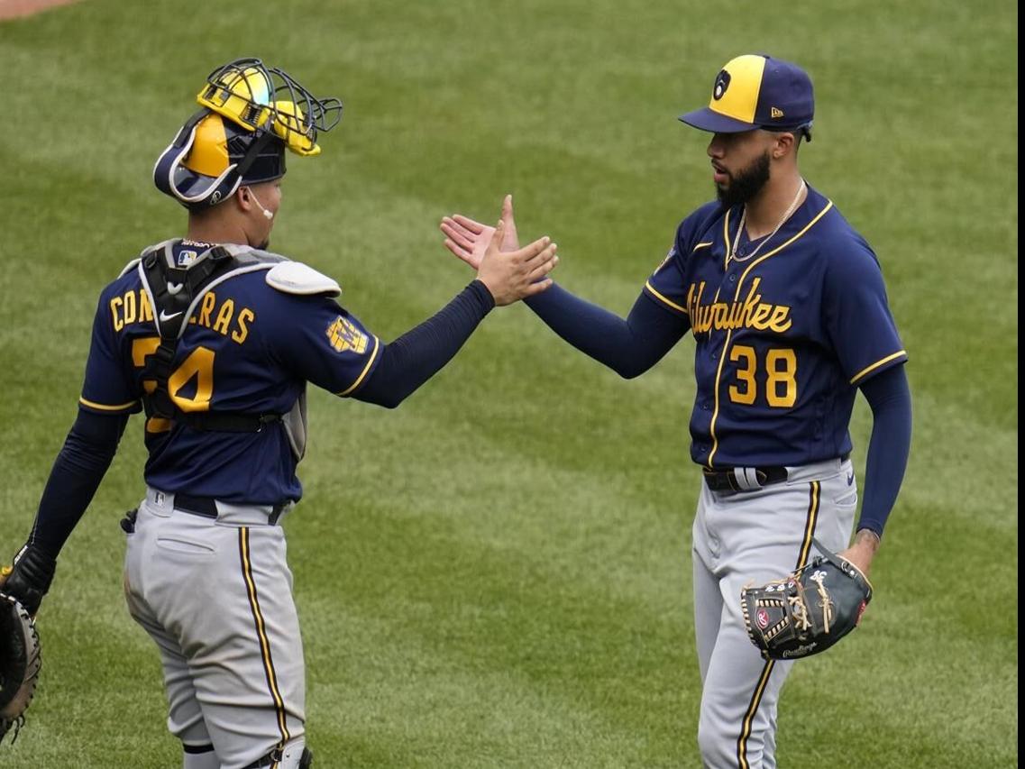 Contreras drives in 3 runs as Brewers beat Giants 7-5