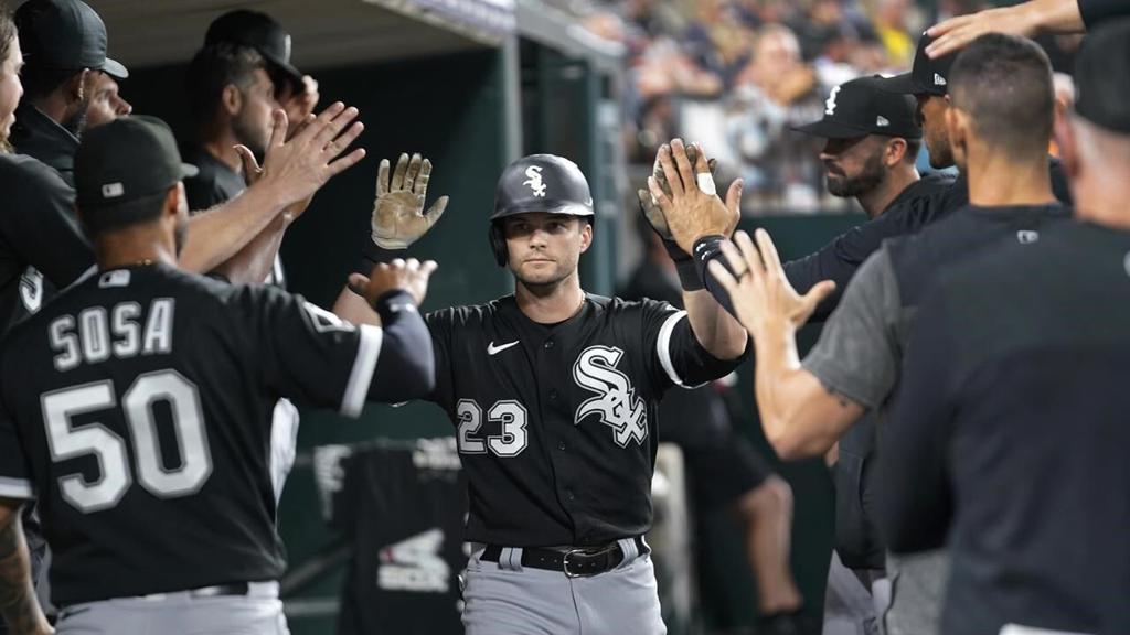 Clevinger and bullpen pitch 3-hitter, White Sox beat Tigers 6-0