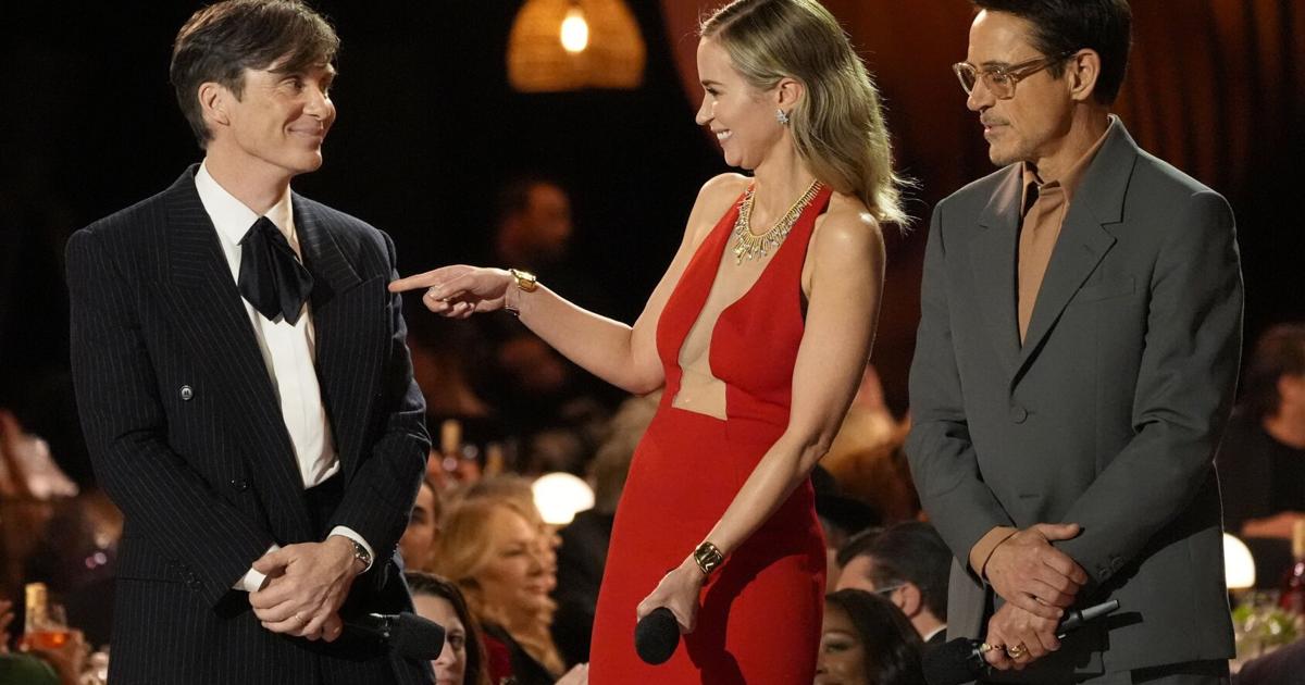 „‚Oppenheimer‘ und Lily Gladstone gewinnen bei den 30. Screen Actors Guild ...