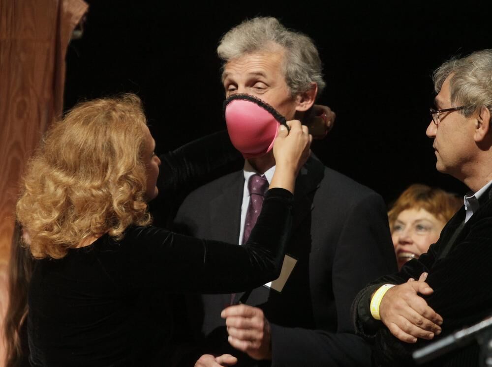 Bra that turns into gas mask wins Ig Nobel Prize