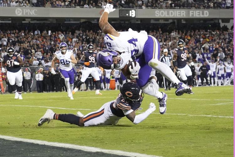 J.J. McCarthy comes on strong down stretch in debut as Vikings beat Bears 27-24 in opener