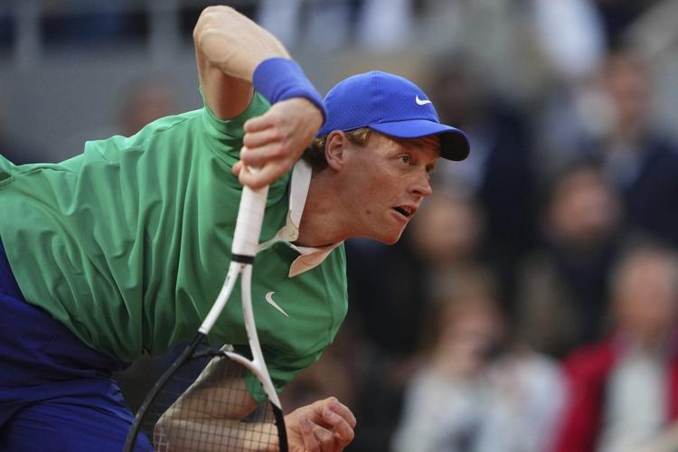 Jannik Sinner beats Arthur Rinderknech at the French Open for a 15th straight Grand Slam win
