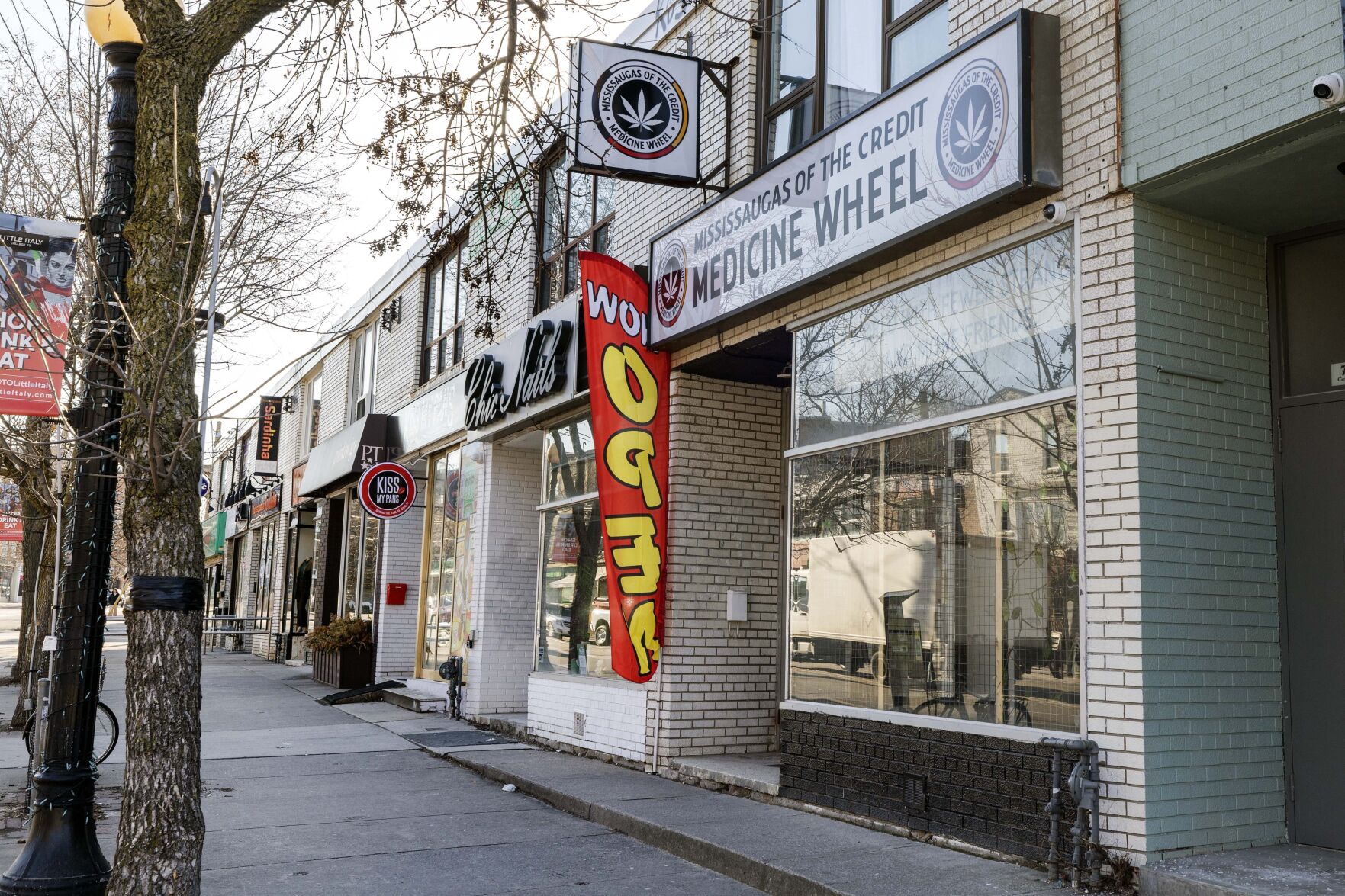 Grey market pot shop raids point to Ontario cracking down