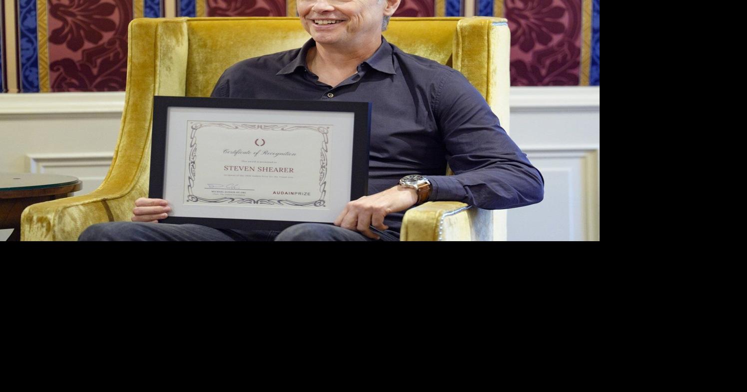 Vancouver art star Steven Shearer wins Audain Prize, allows rare photo to be taken