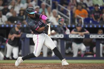 Otto López's tie-breaking two-run double in 8th lifts Marlins to 3-1 win over Royals