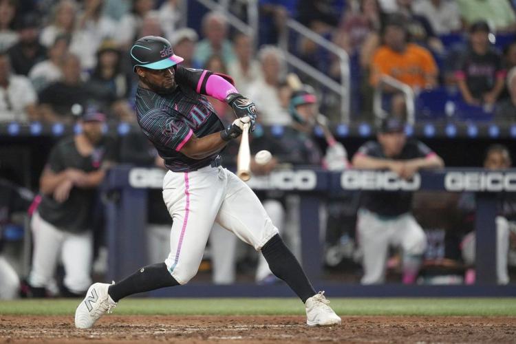 Otto López's tie-breaking two-run double in 8th lifts Marlins to 3-1 win over Royals