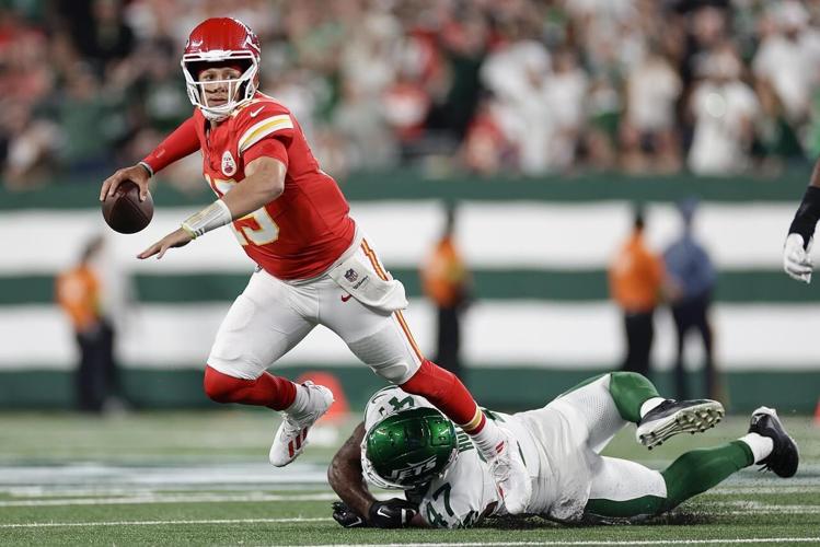 Patrick Mahomes, Chiefs hold on to beat Jets 23-20 with Taylor Swift, Aaron  Rodgers watching – NewsNation