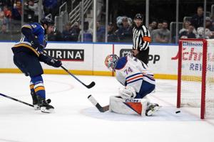 Brandon Saad scores in OT to help the Blues beat the Oilers 3-2
