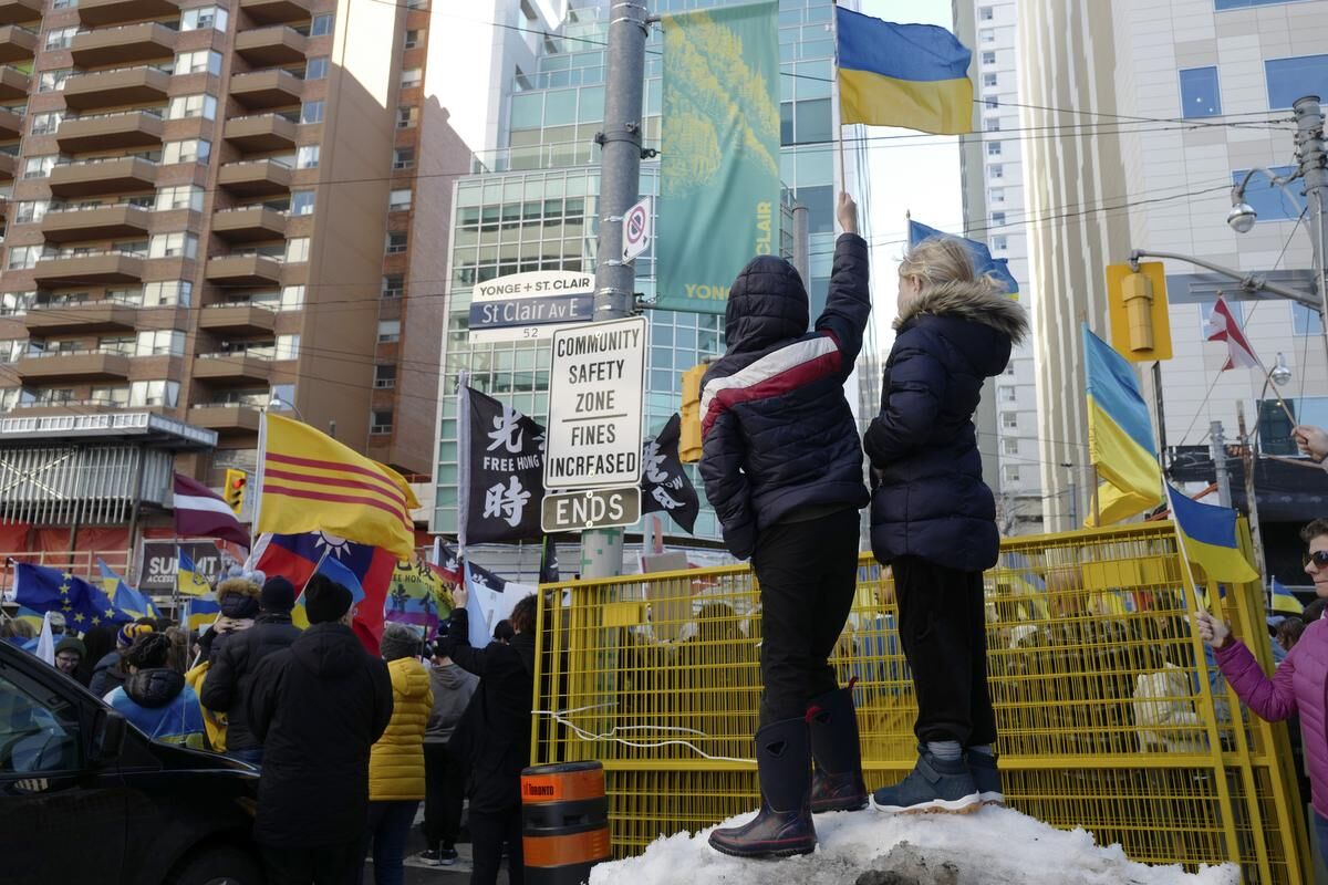 Toronto Ukraine Rally Ukraine supporters rally outside Russian consulate in Toronto