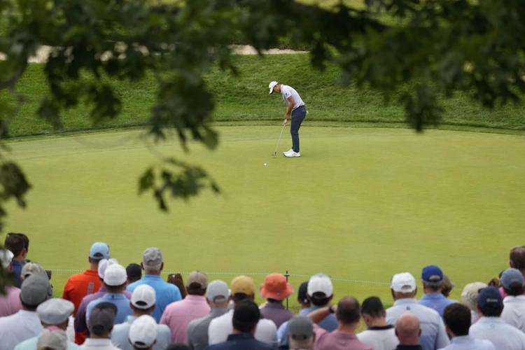 Hadwin leads US Open as McIlroy makes statement with clubs