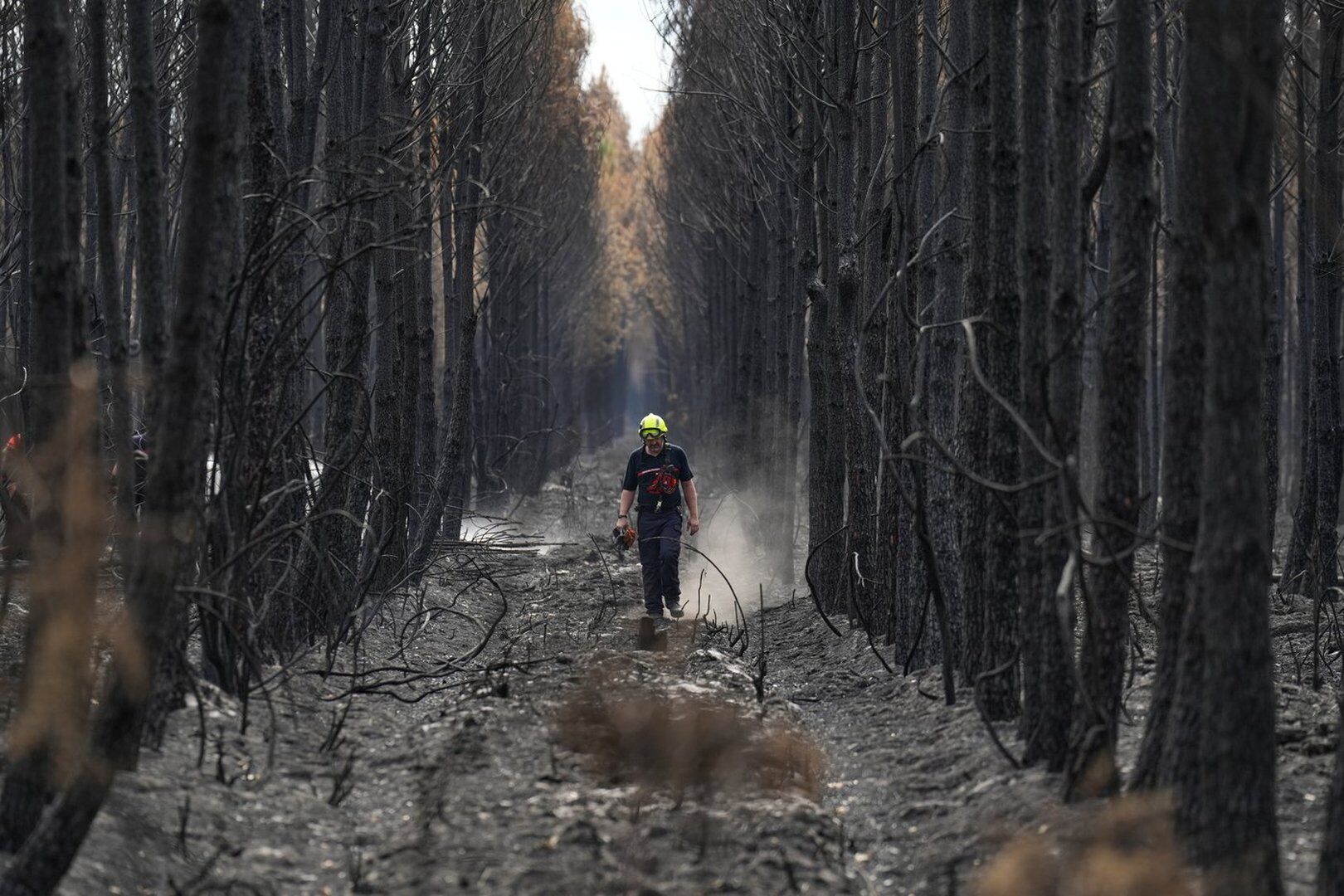 Wildfires burn across parts of France and Spain; blaze near Bordeaux contained as 1,500 firefighters battle separate fire in Provence