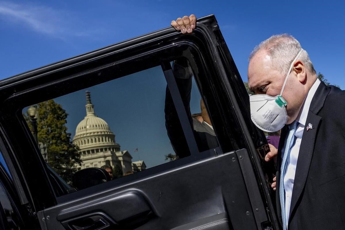 Rep. Steve Scalise cheered as he throws out first pitch at