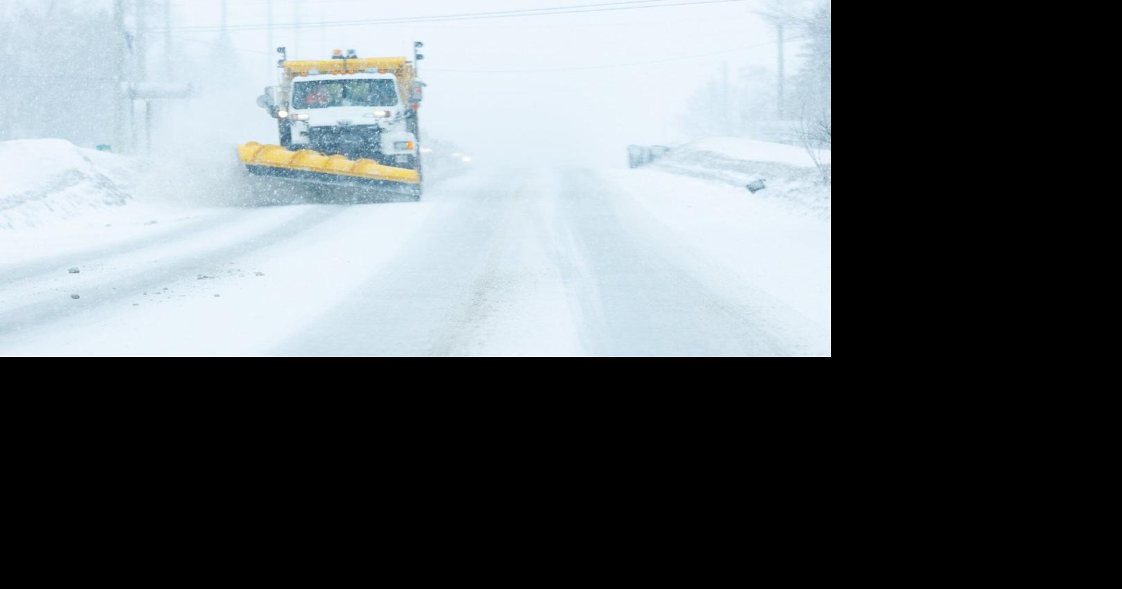 Fast-moving snowstorm advances on southern Ontario, shuts down northern roads