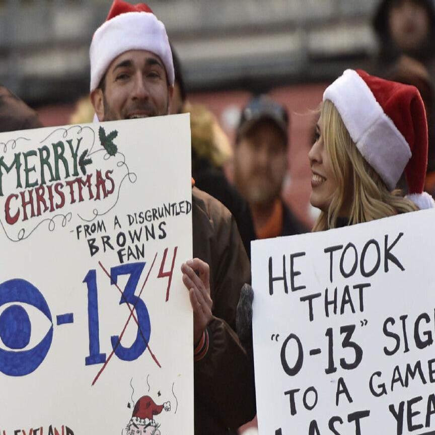 Cleveland Browns fans celebrate perfect 0-16 season with mock victory  parade 