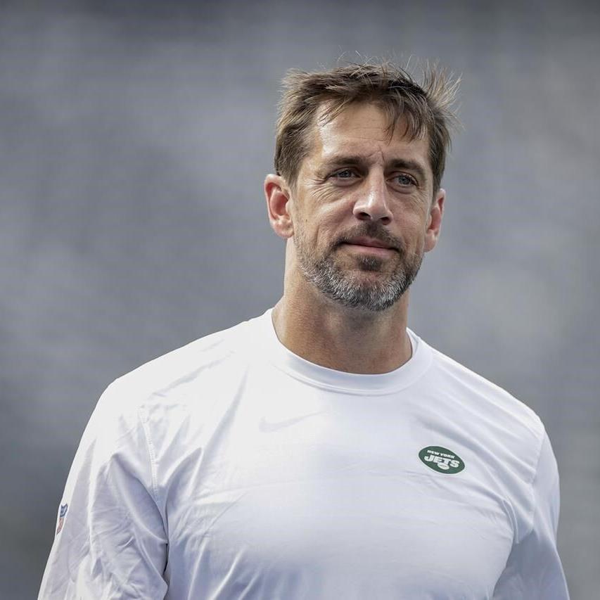 Aaron Rodgers throws first TD pass with the Jets in his second