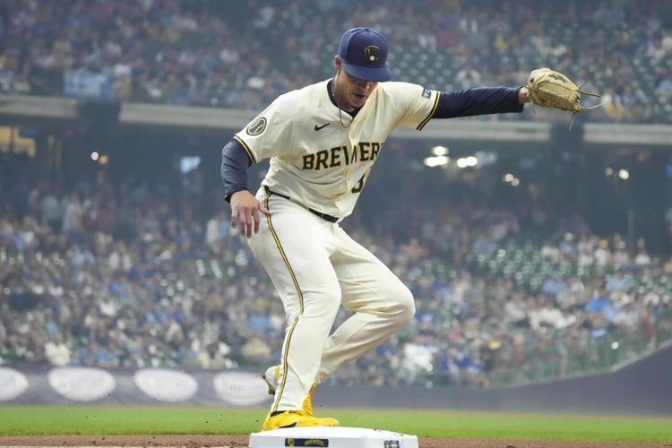 Brewers rally in 8th to beat Dodgers 6-4 and earn a series split in matchup of division leaders