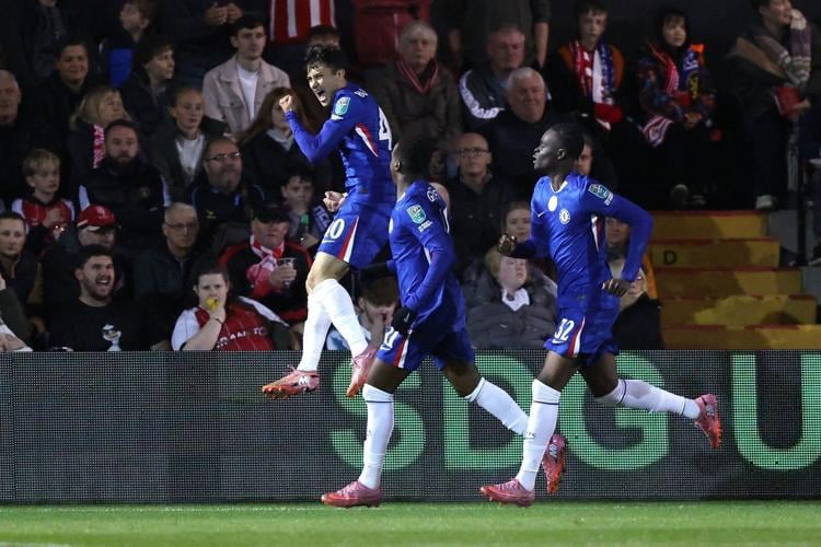Chelsea avoids an upset with comeback win over third-tier Lincoln