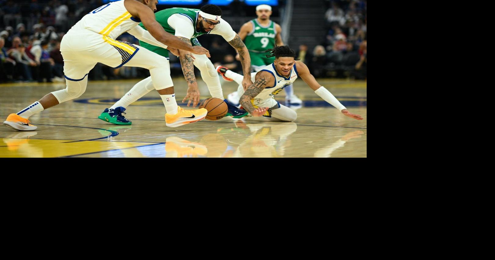 Dallas center Anthony Davis leaves with groin injury