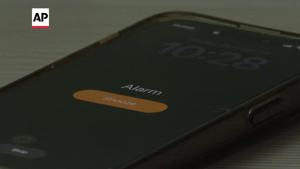 Here's what happens to your body when clocks 'fall back' an hour