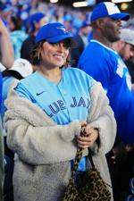 en-jays-dodgers-celebs nelly furtado.jpg