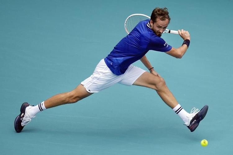 Defending champ Medvedev, No. 1 seed Alcaraz advance to Miami Open