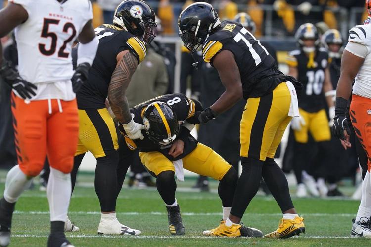 Steelers run past Bengals 34-12 but lose Aaron Rodgers to a left wrist ...