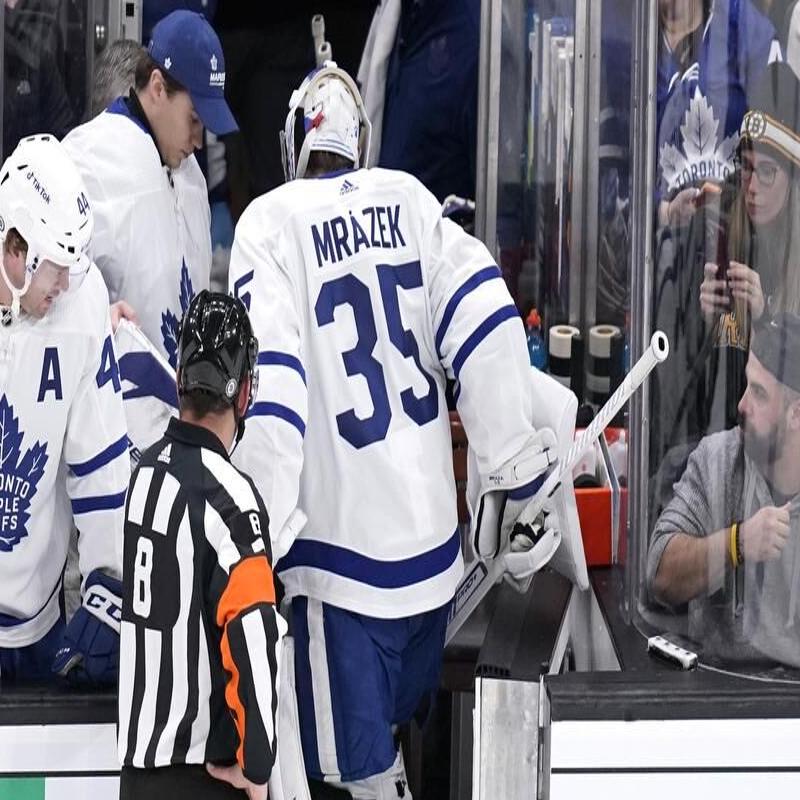 Maple Leafs' Matthews out at least 3 weeks with knee injury