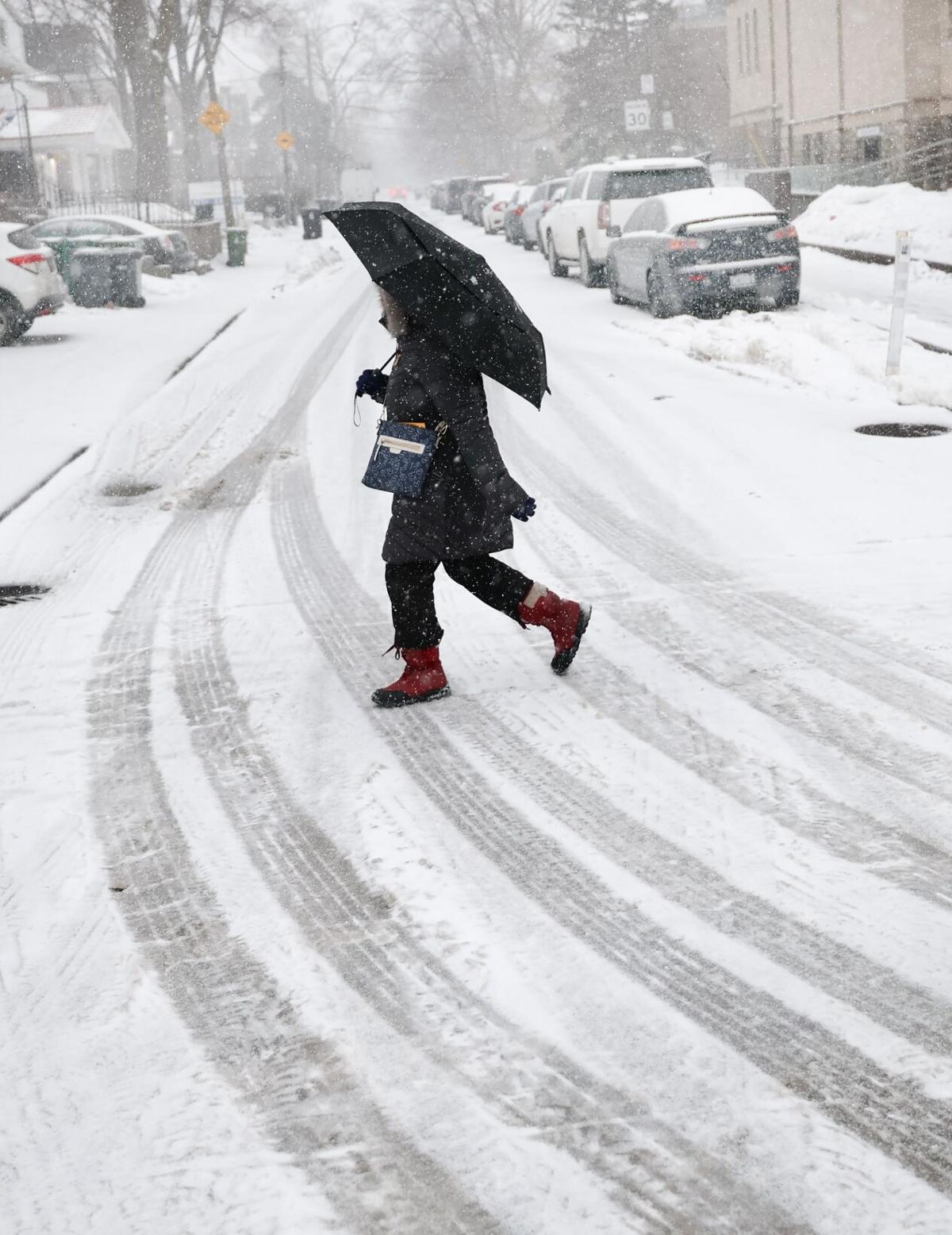 Toronto weather updates: snow and freezing rain alerts