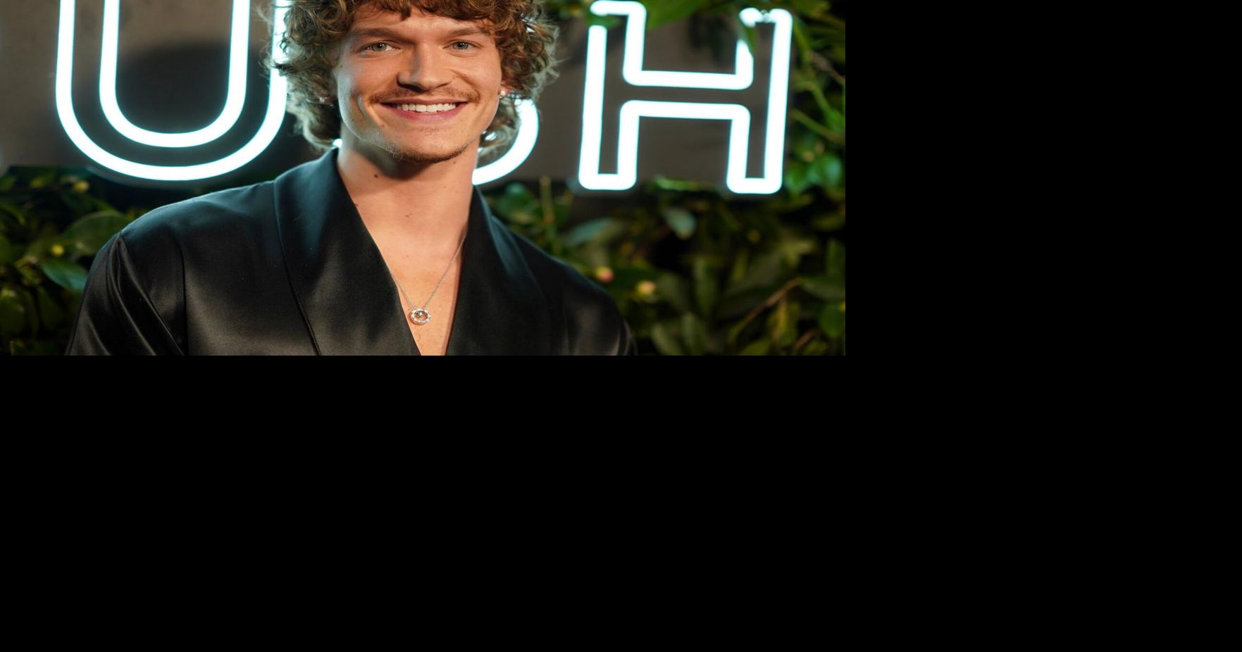 'Heated Rivalry' star hosts SNL, joined by members of the U.S. men and women's hockey teams