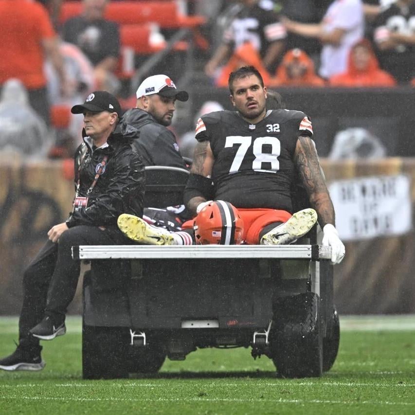 Deshaun Watson runs for TD, Browns bottle up Joe Burrow in 24-3