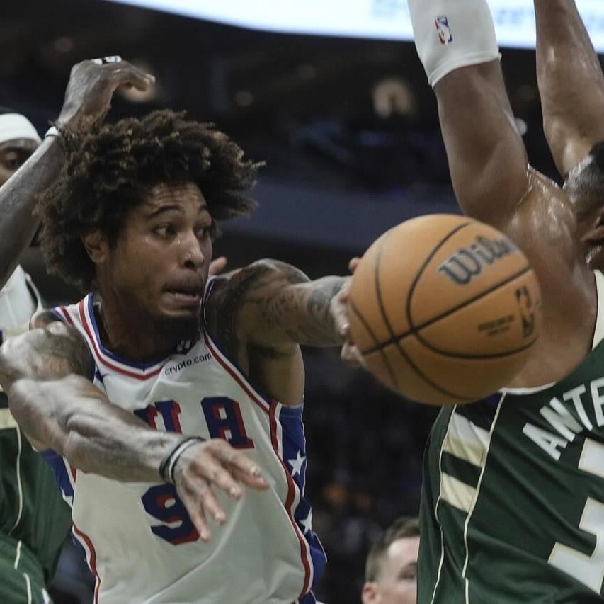 Lillard scores 39 points in his Bucks debut to help Milwaukee edge the  Philadelphia 76ers 118-117