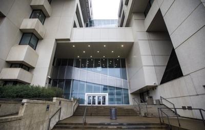 Judge recommends Alberta bars have heated shelters after freezing deaths