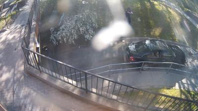 Calvin Au fires gun at mercedes.jpg