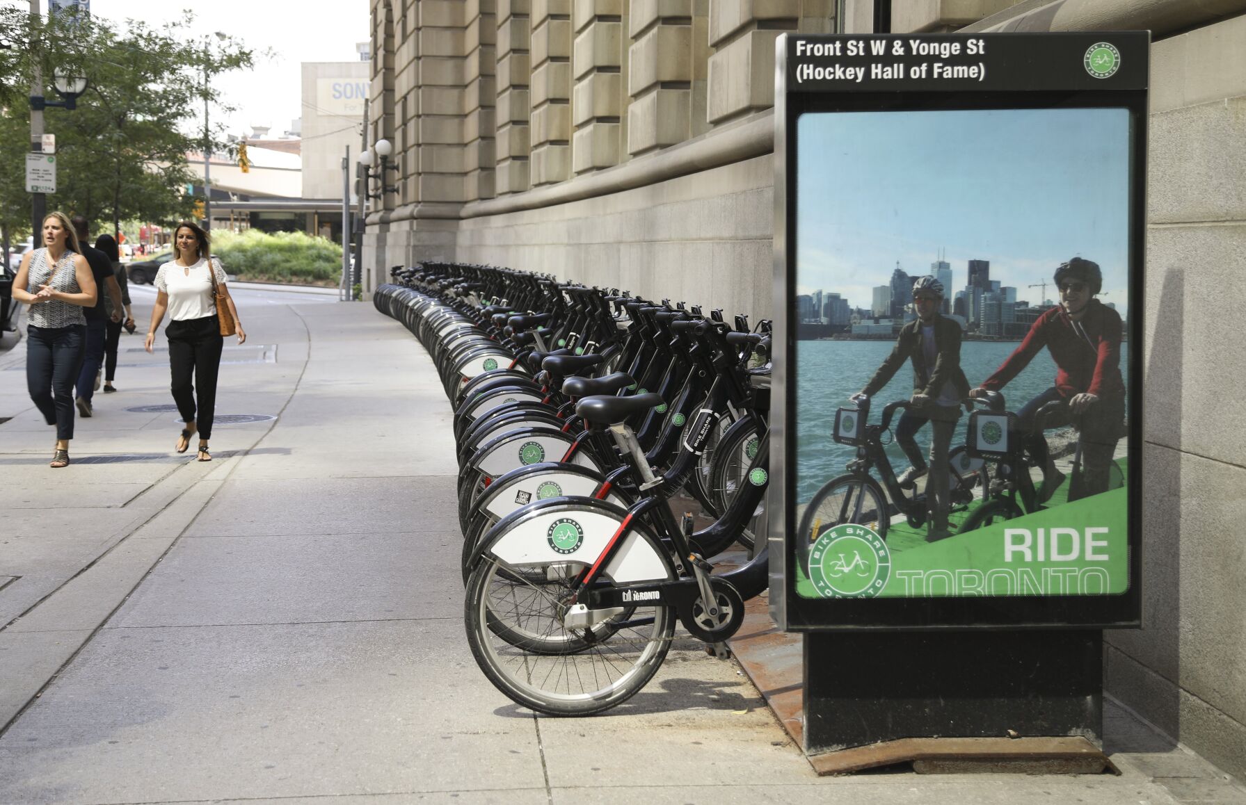 Singing the praises of Bike Share Toronto