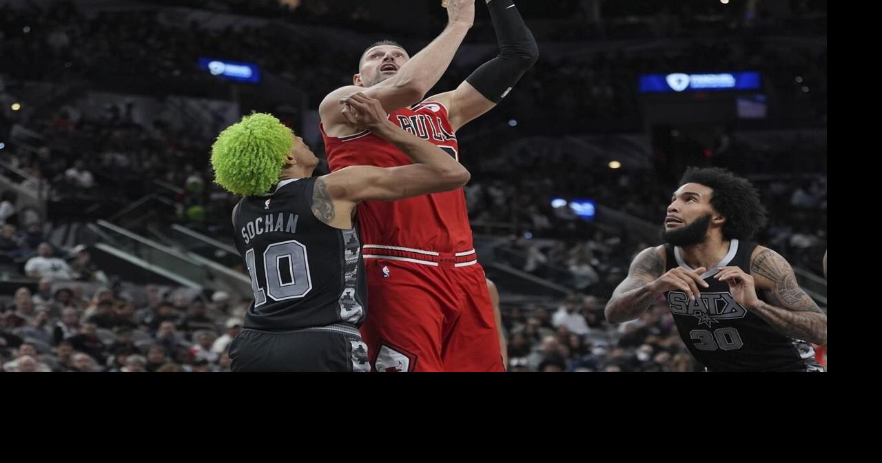 Vucevic, Dosunmu lead Bulls to season-high output in 139-124 win over Spurs with Wembanyama out