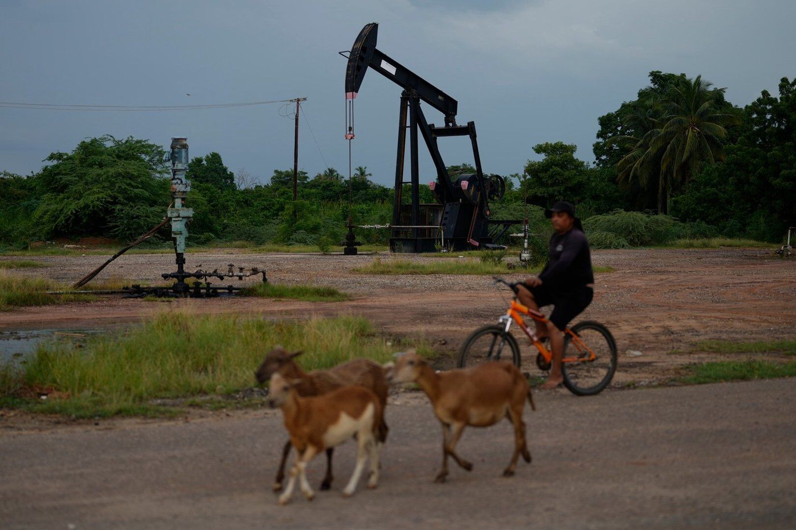 Chevron expected to announce Venezuela expansion as Energy Secretary Chris Wright visits Wednesday; White House partners with North American Blue Energy