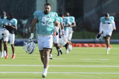 Dolphins, DT Zach Sieler agree on a $67.75 million contract extension