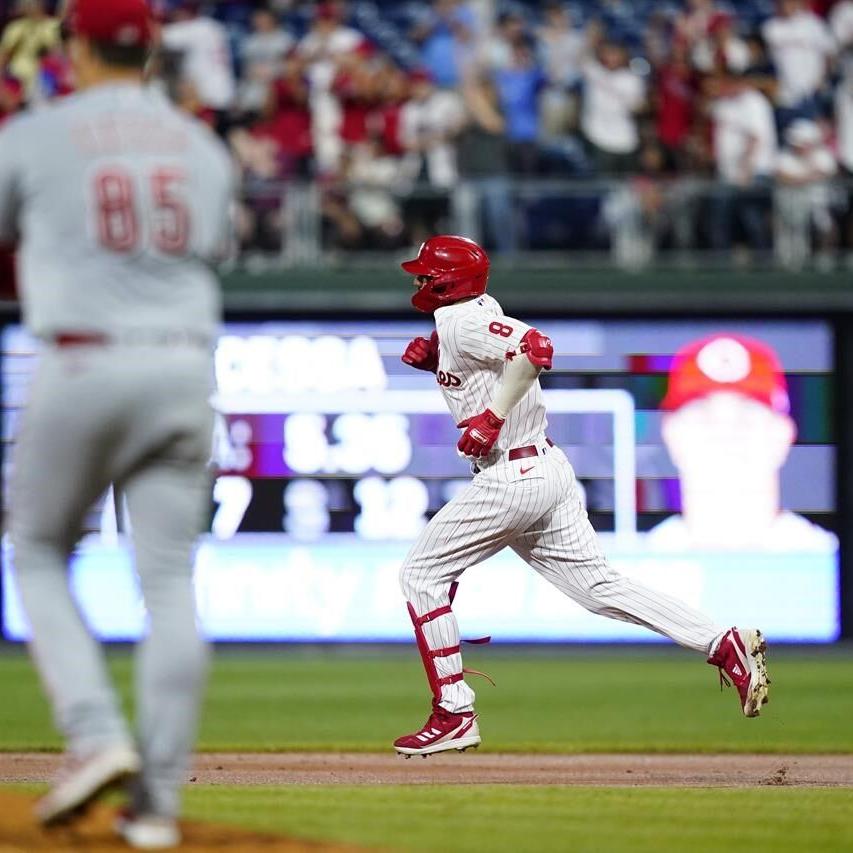 Syndergaard strong for 7 innings, Phillies beat Reds 4-1